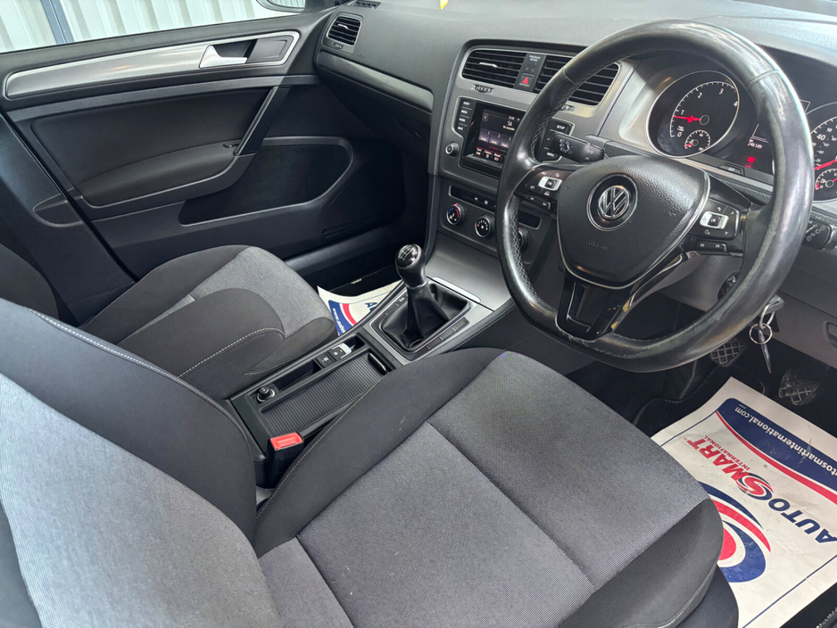 2013 Volkswagen Golf - image 5