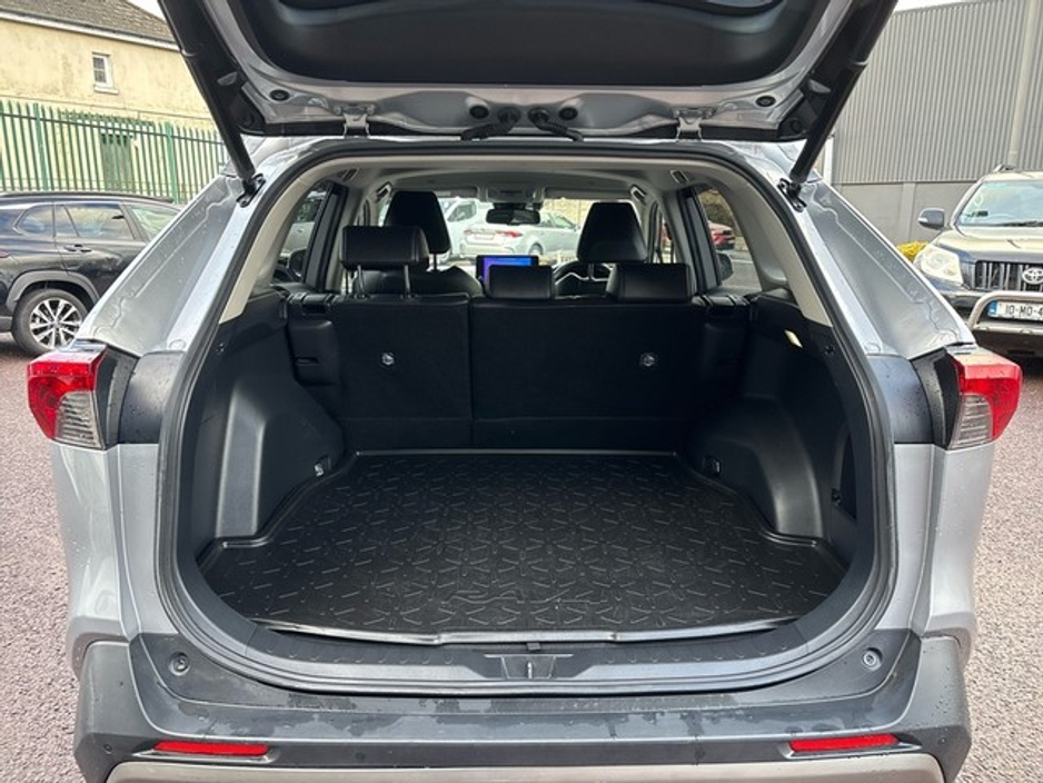 2023 Toyota Rav4 - image 10