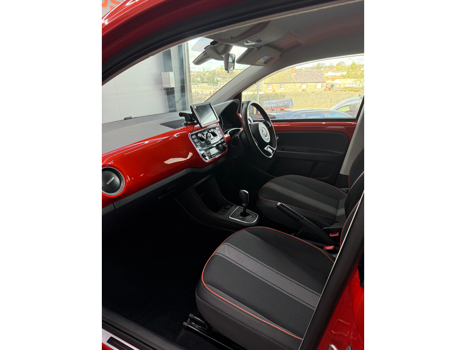 2014 Volkswagen up! - image 15