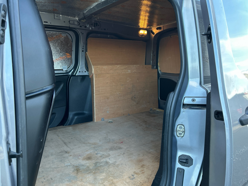 2021 Opel Combo - image 15