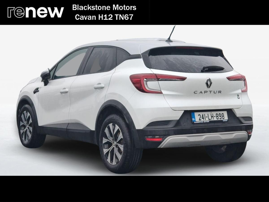 2024 Renault Captur - image 3