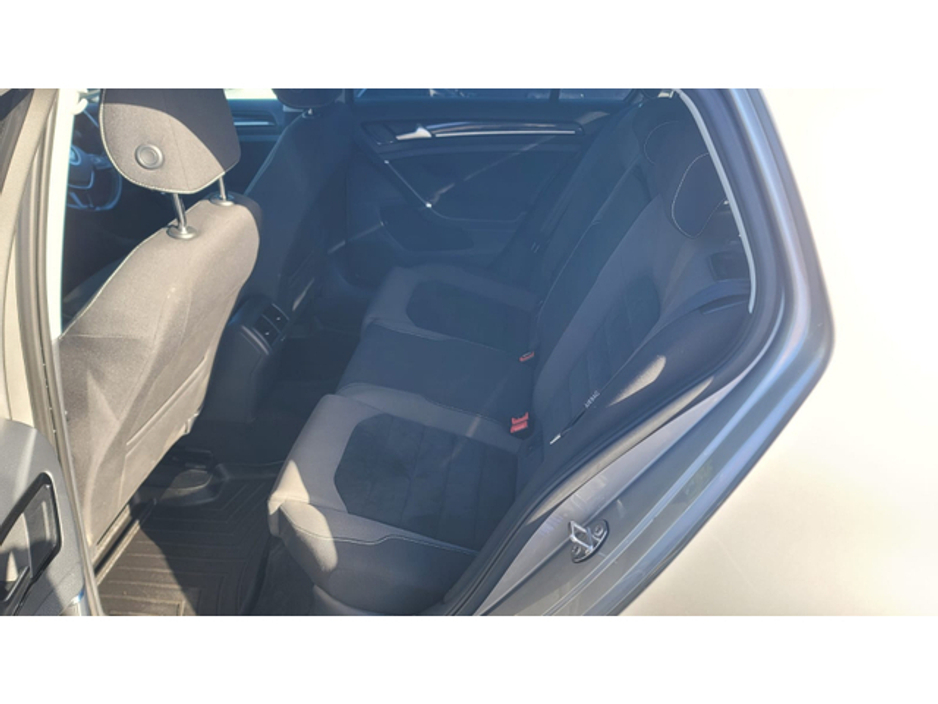 2013 Volkswagen Golf - image 15