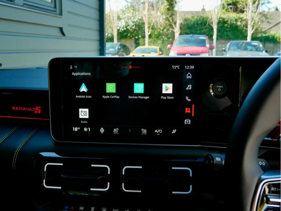 2025 Renault 5 - image 23