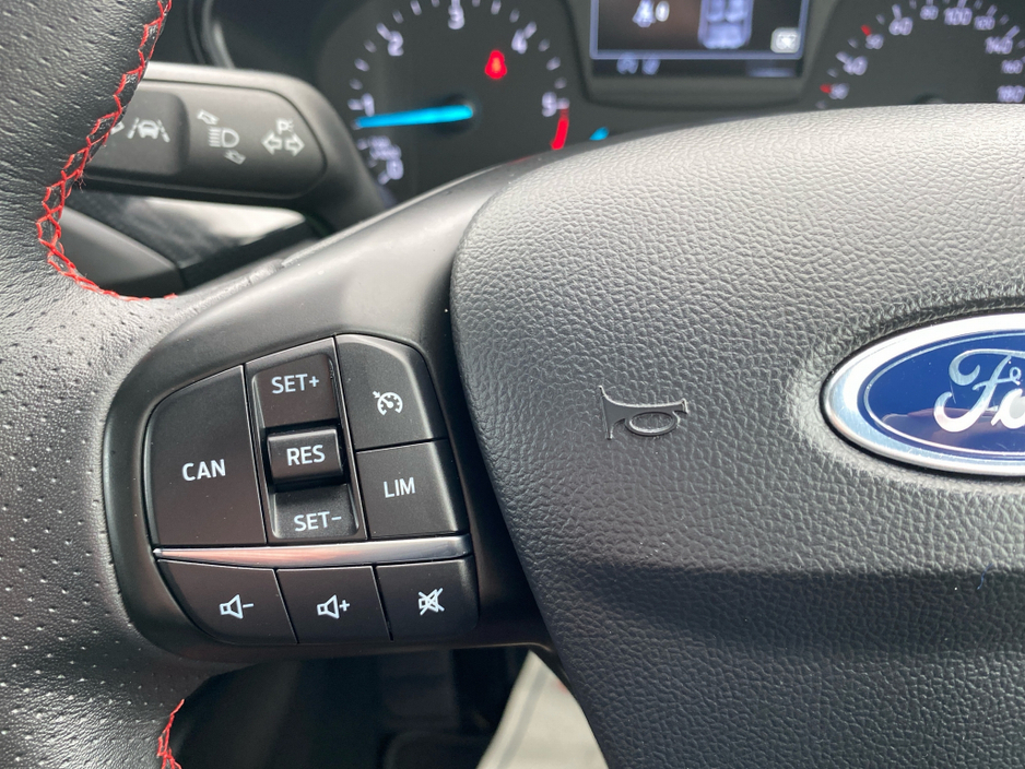 2019 Ford Focus - image 9