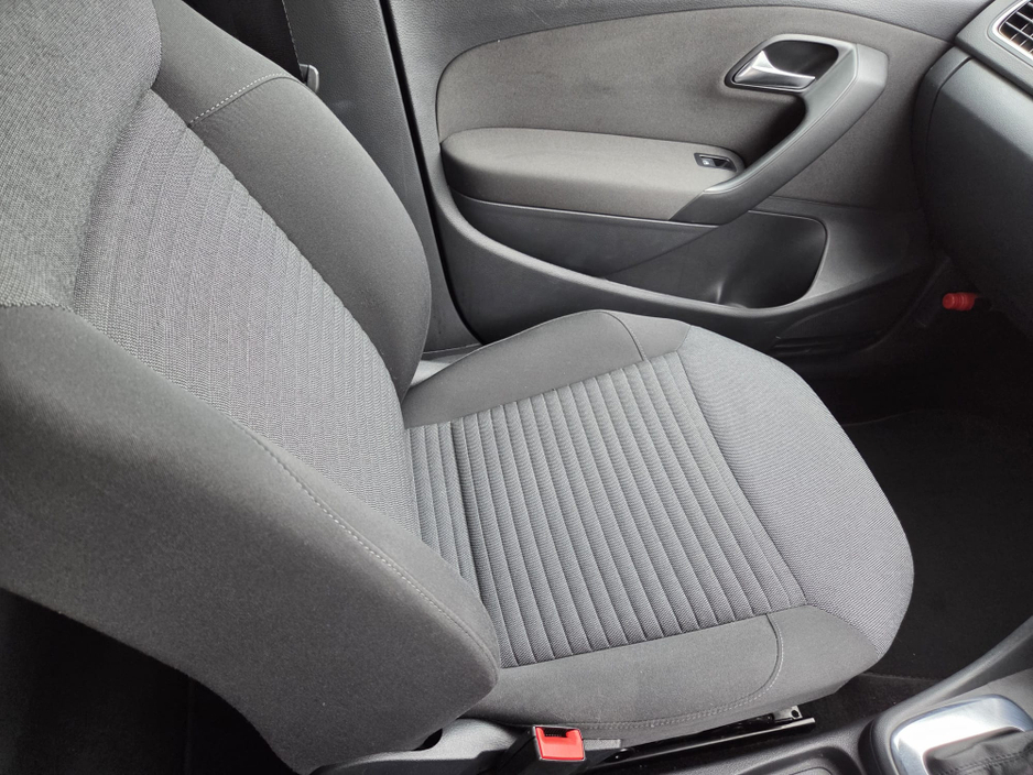 2012 Volkswagen Polo - image 15