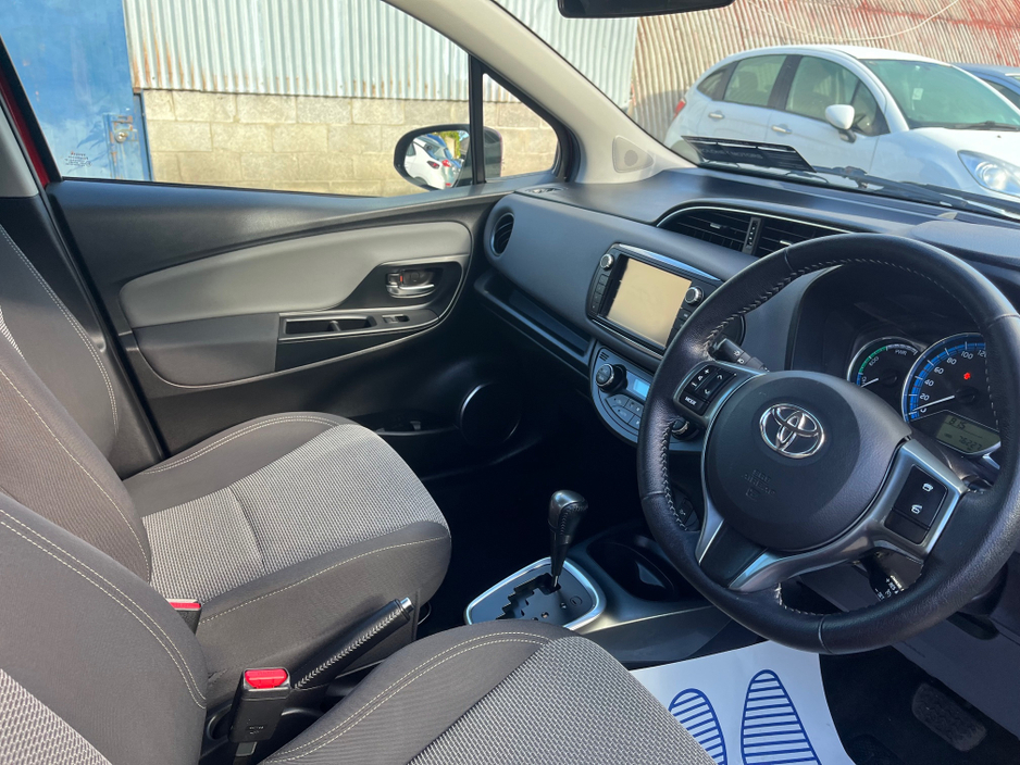 2016 Toyota Yaris - image 9