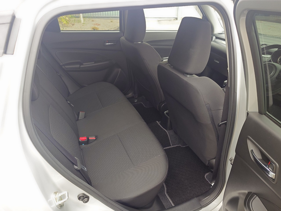 2017 Suzuki Swift - image 10