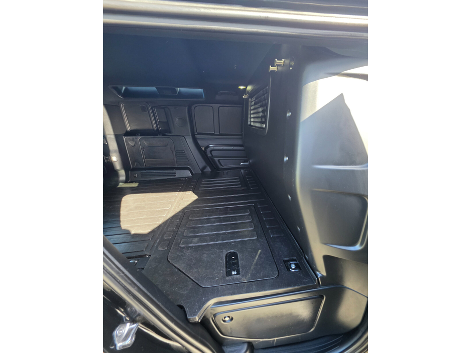 2024 Land Rover Defender - image 13