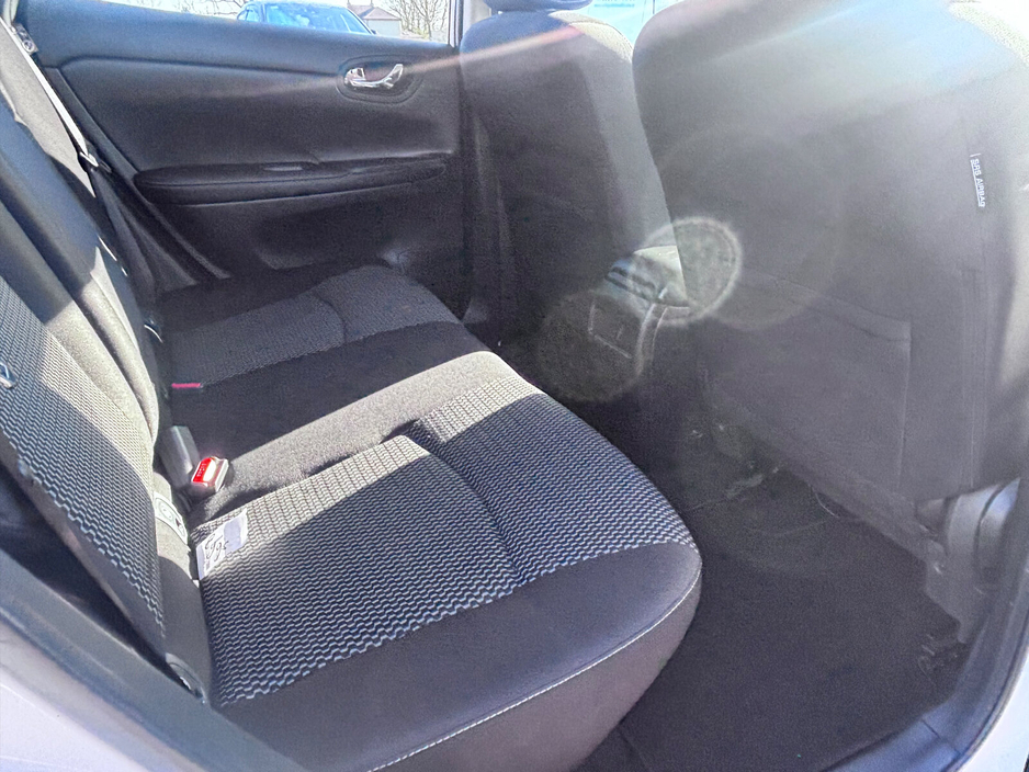 2015 Nissan Pulsar - image 10