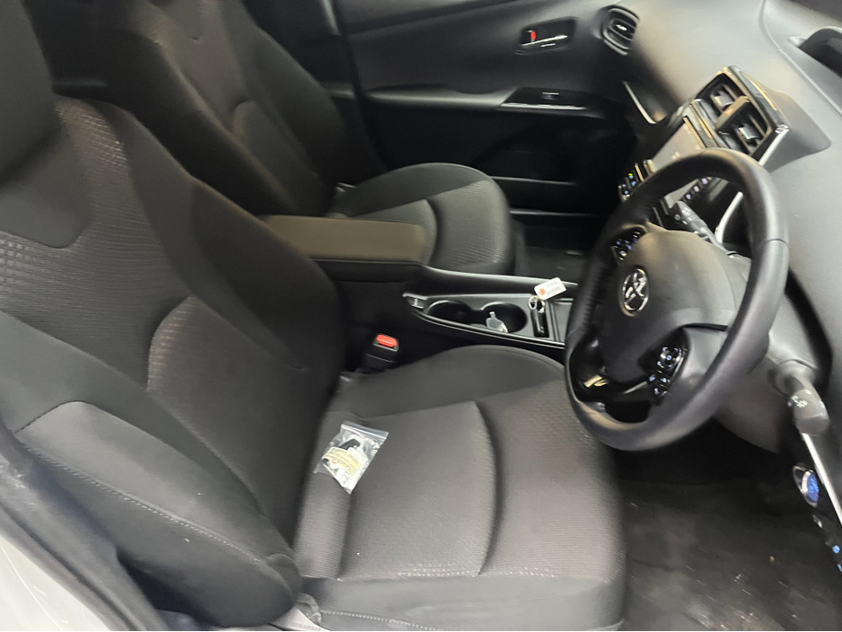 2022 Toyota Prius - image 9