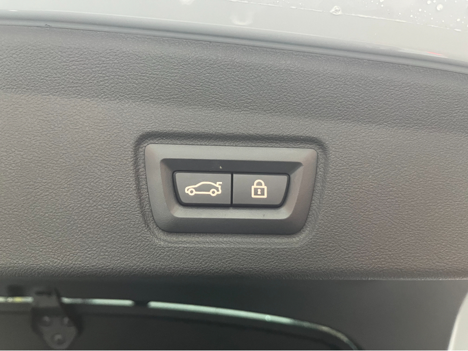 2023 BMW i4 - image 8