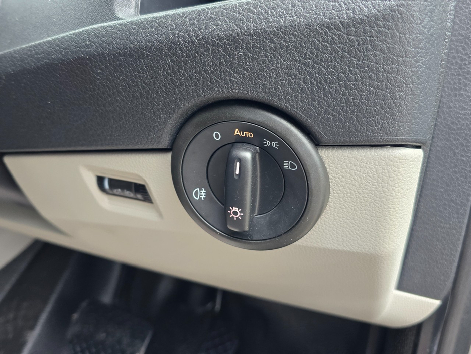 2018 Volkswagen Transporter - image 10