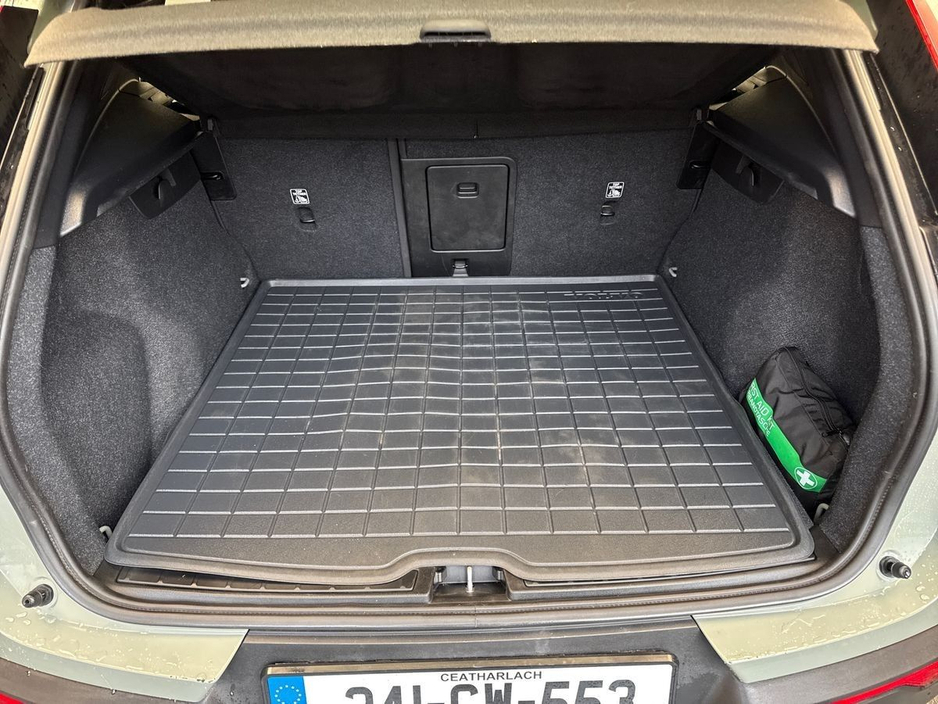 2024 Volvo XC40 - image 9