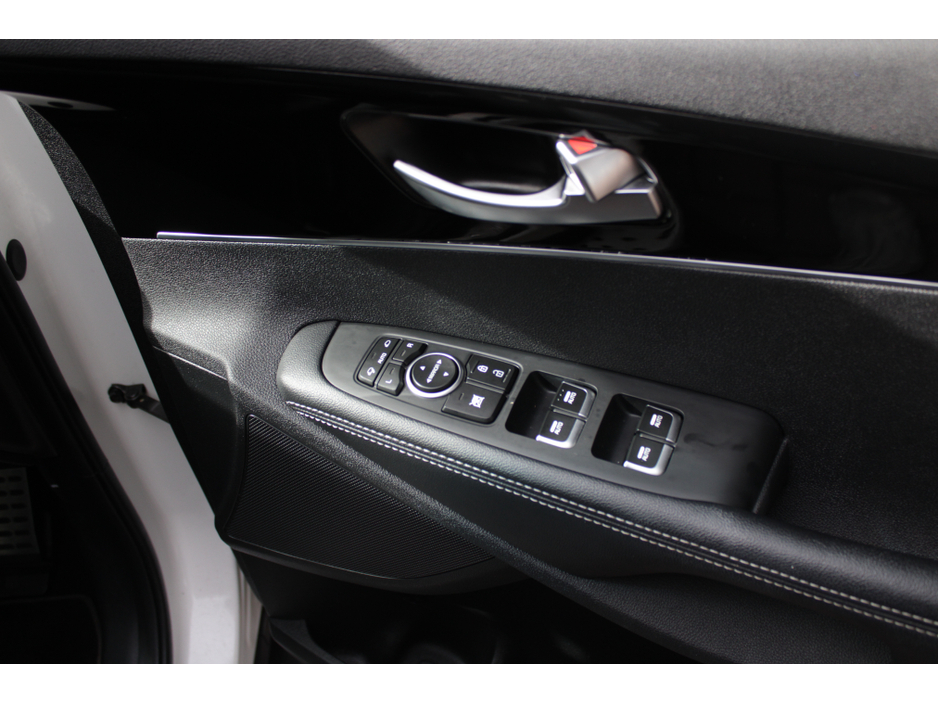 2018 Kia Sorento - image 10