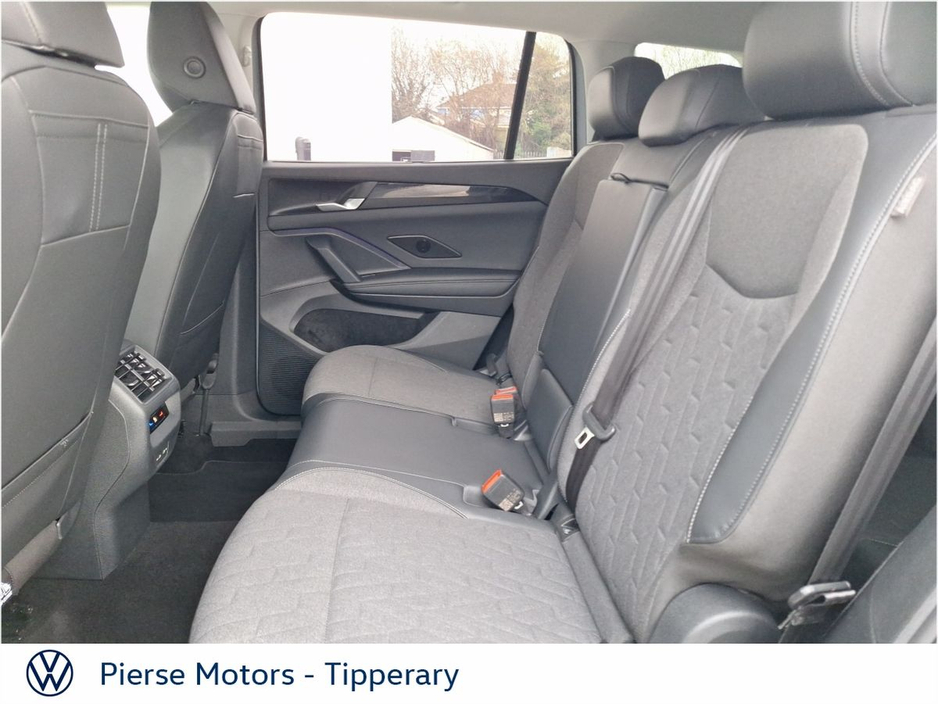 2025 Volkswagen Tayron - image 6