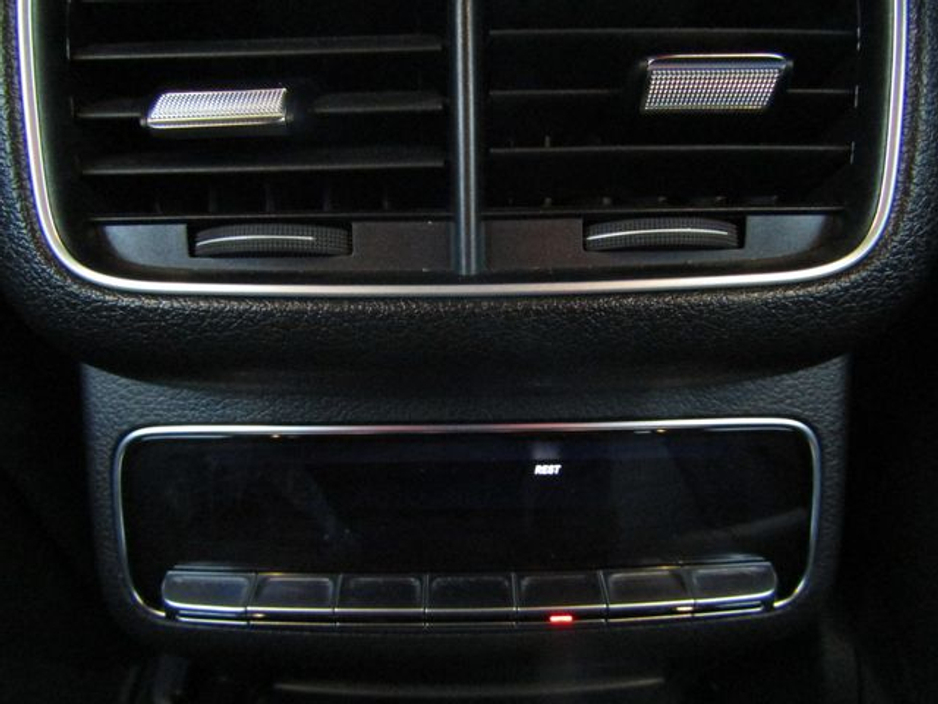 2022 Mercedes-Benz GLE Class - image 24