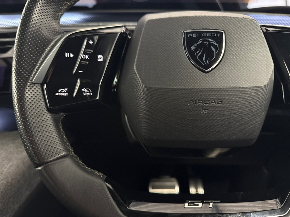 2025 Peugeot 3008 GT EV**DIGITAL DASH**TOUCH SCREEN MEDIA**APPLE CAR PLAY**HEATED SEATS**HEATED STEERING WHEEL**ELECTRIC TAILGATE**CRUISE CONTROL**MULTIFUNCTIONAL STEERING WHEEL**REVERSE CAMERA**PARKING SENSORS** €35,995