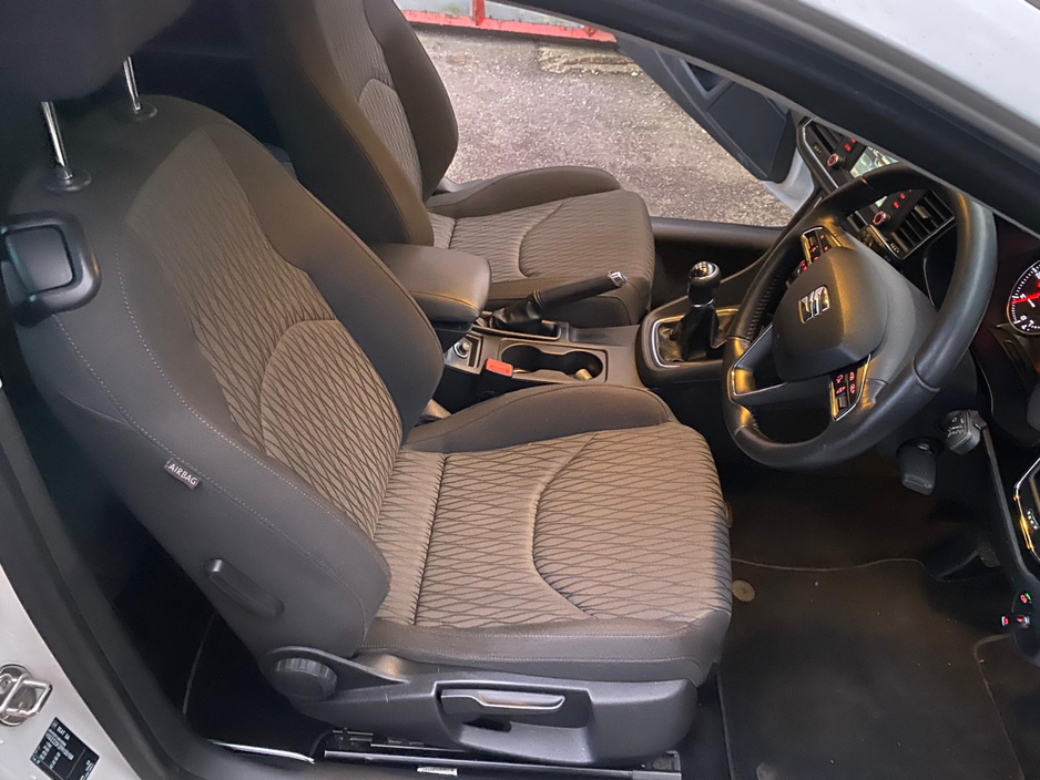 2016 SEAT Leon - image 3