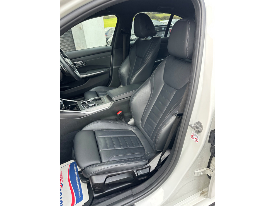 2022 BMW 3 Series - image 26