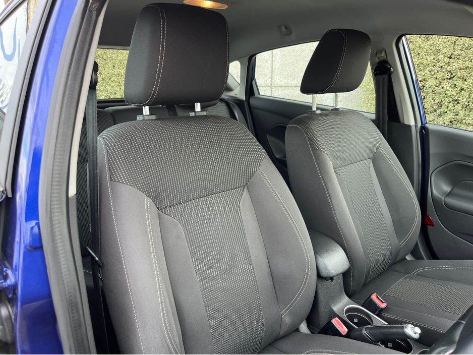 2016 Ford Fiesta - image 11