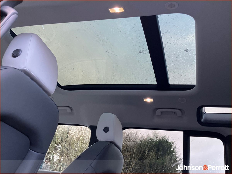 2025 Land Rover Defender 110 2.0 Si4 PHEV 300 PS S Campaign (Remainder of 5 year Manufacturer Warranty) €98,900