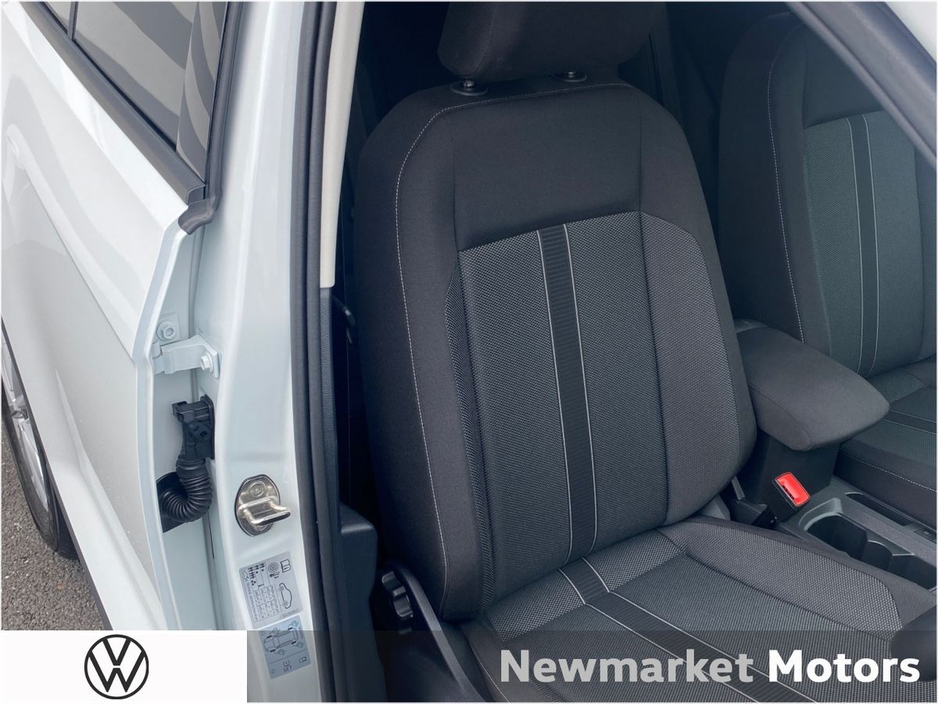 2023 Volkswagen T-Roc - image 25