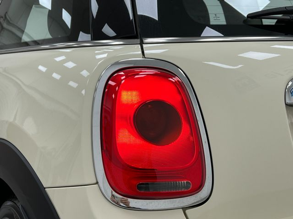 2017 MINI Cooper D - image 20