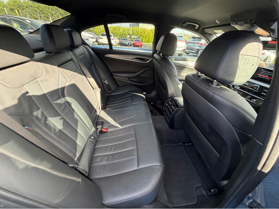 2018 BMW 5 Series - image 30