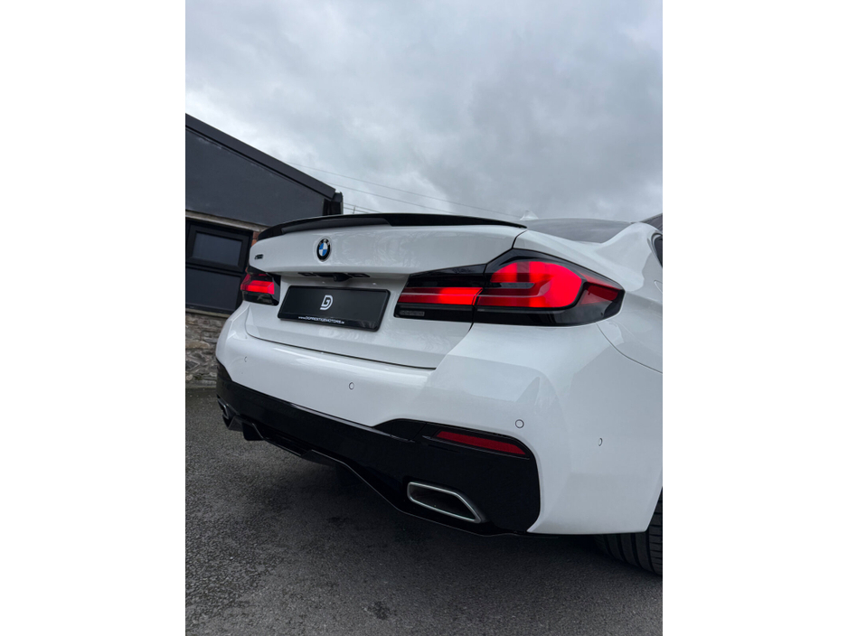 2020 BMW 5 Series - image 7