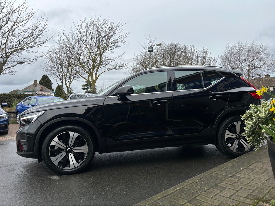 2023 Volvo XC40 - image 6