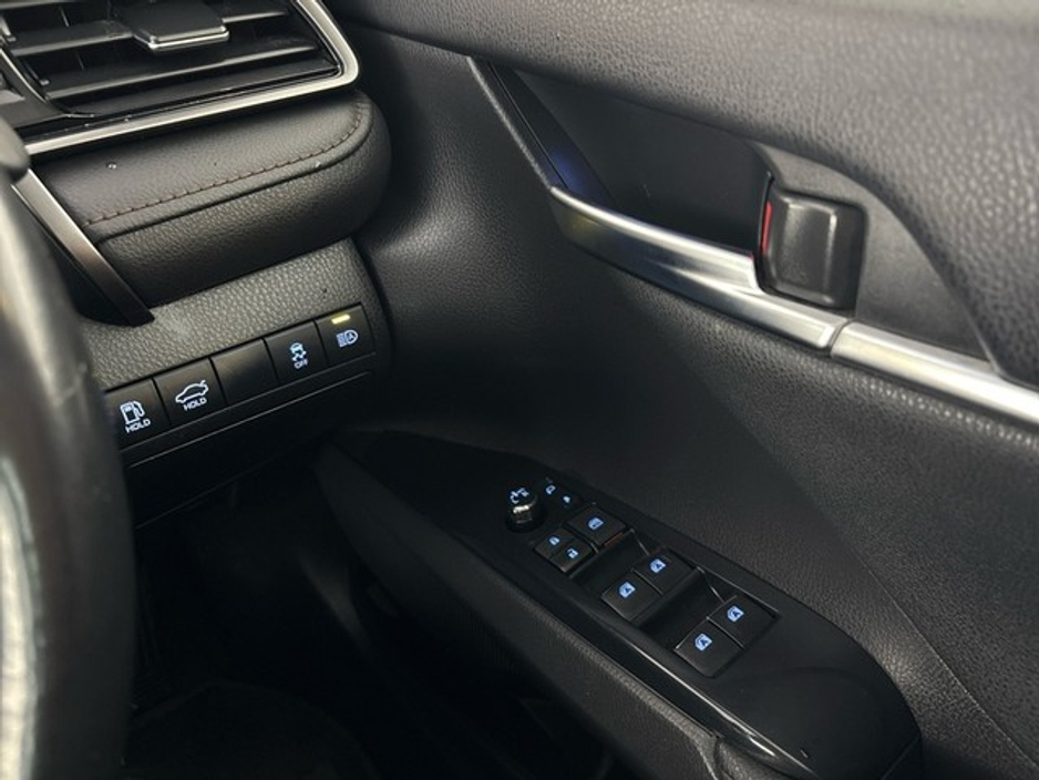 2019 Toyota Camry - image 15