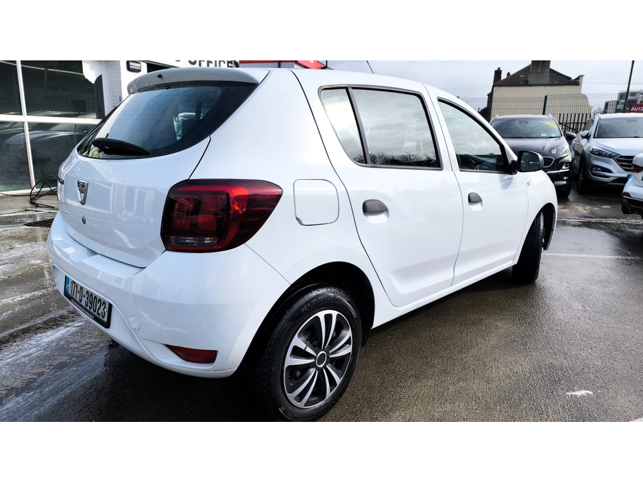 2017 Dacia Sandero - image 14