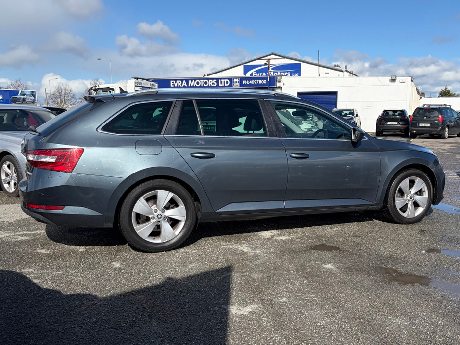 2016 Skoda Superb - image 4