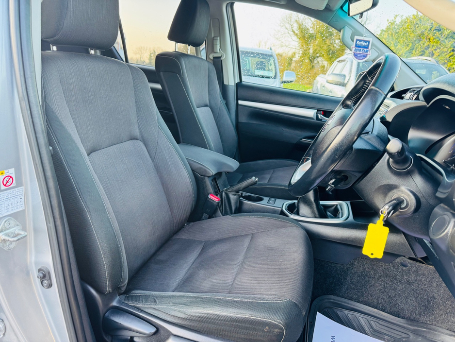 2017 Toyota Hilux - image 11