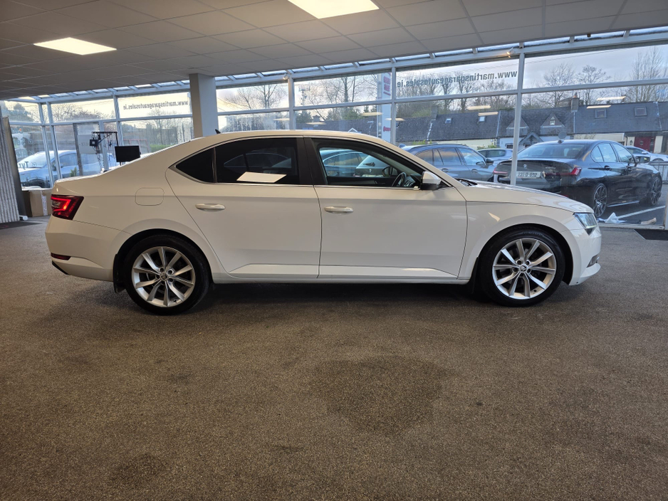 2016 Skoda Superb - image 4