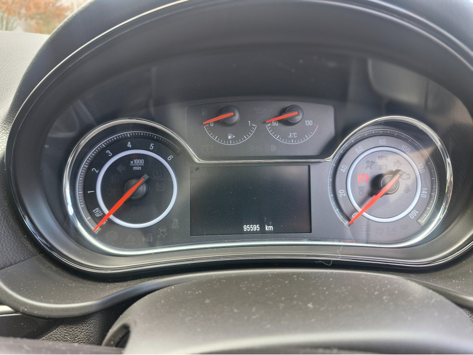 2016 Vauxhall Insignia - image 14