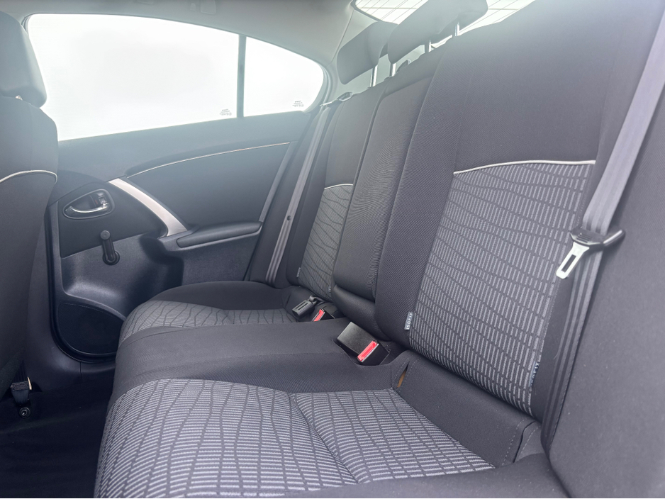 2014 Toyota Avensis - image 6