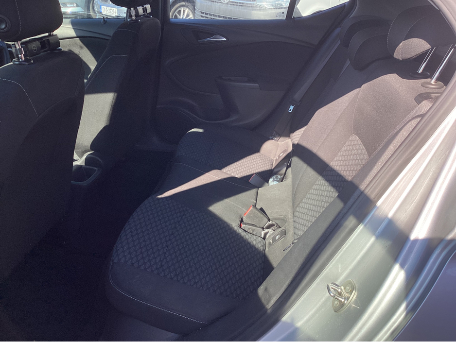 2017 Opel Astra - image 14