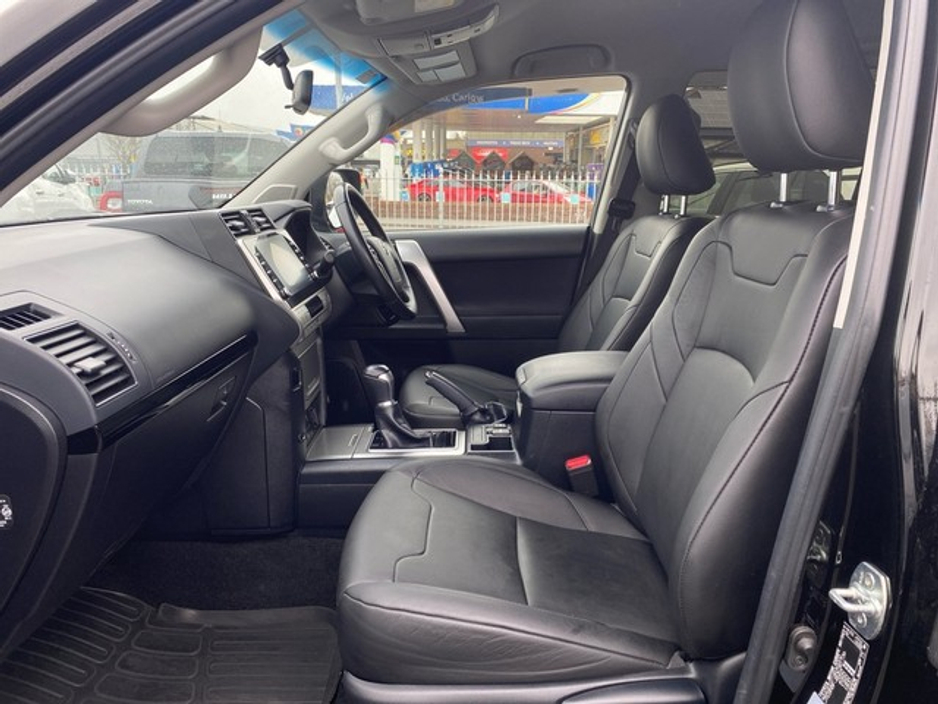 2023 Toyota Landcruiser - image 6