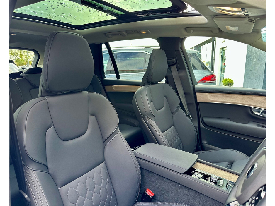 2025 Volvo XC90 - image 7