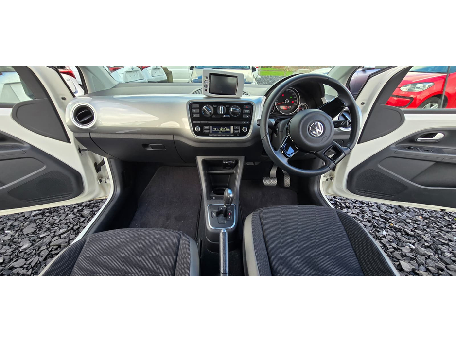 2014 Volkswagen up! - image 16