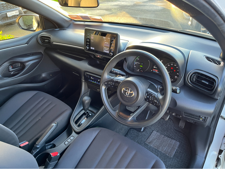 2021 Toyota Yaris X HYBRID 1.5 AUTOMATIC PETROL //KEYLESS ENTRY//REVERSE CAMERA//ADAPTIVE CRUISE CONTROL// €15,950