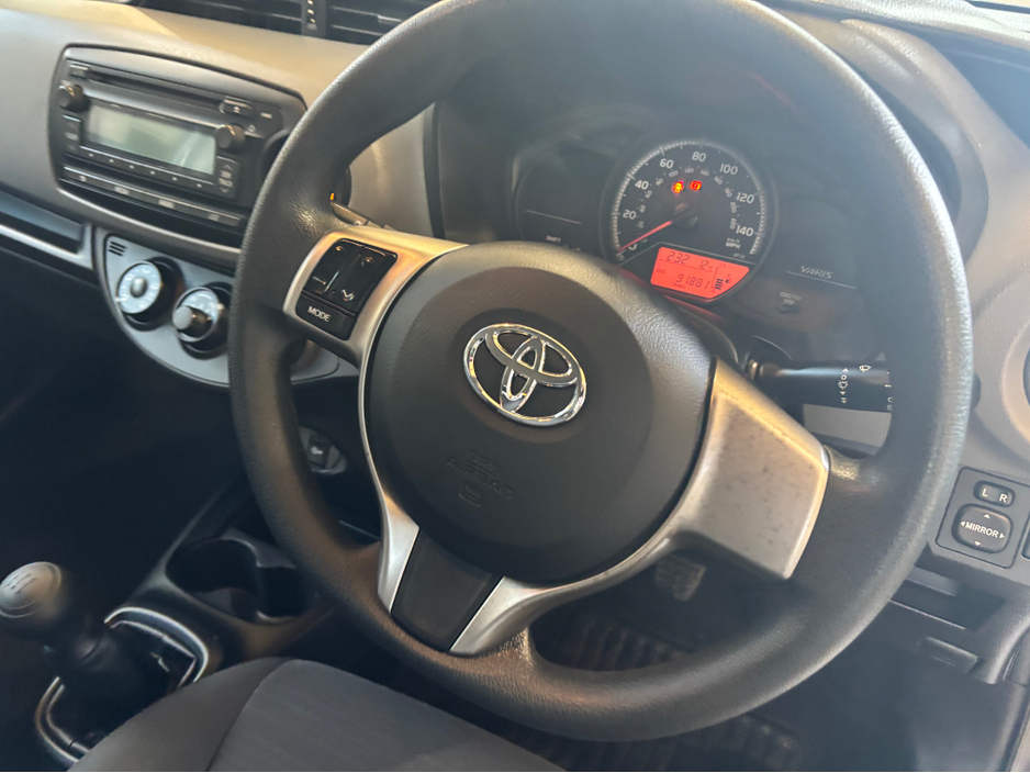 2015 Toyota Yaris - image 2