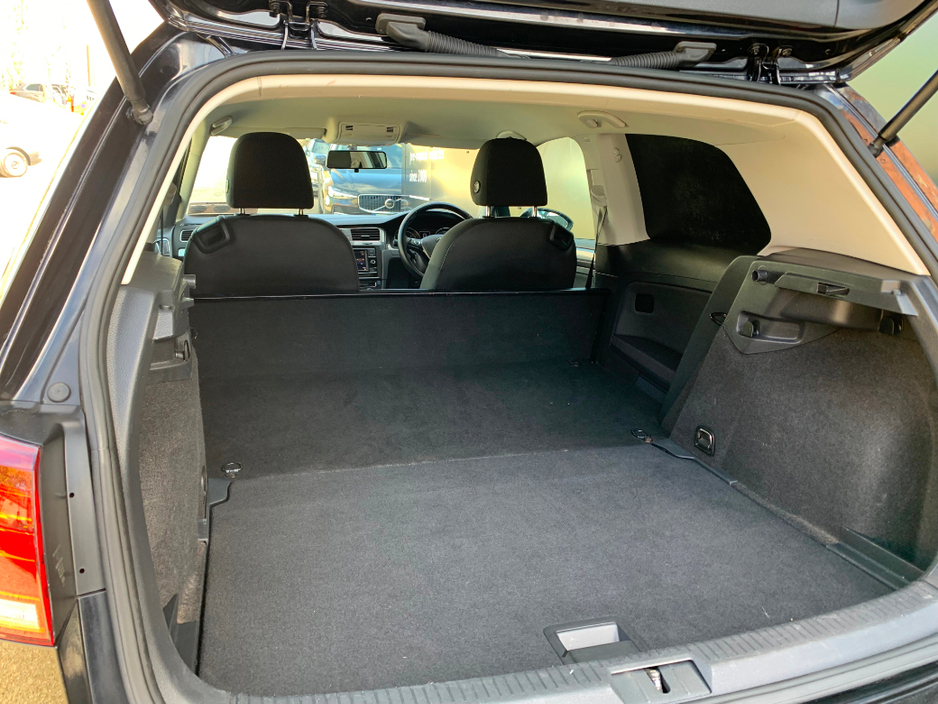 2019 Volkswagen Golf - image 10