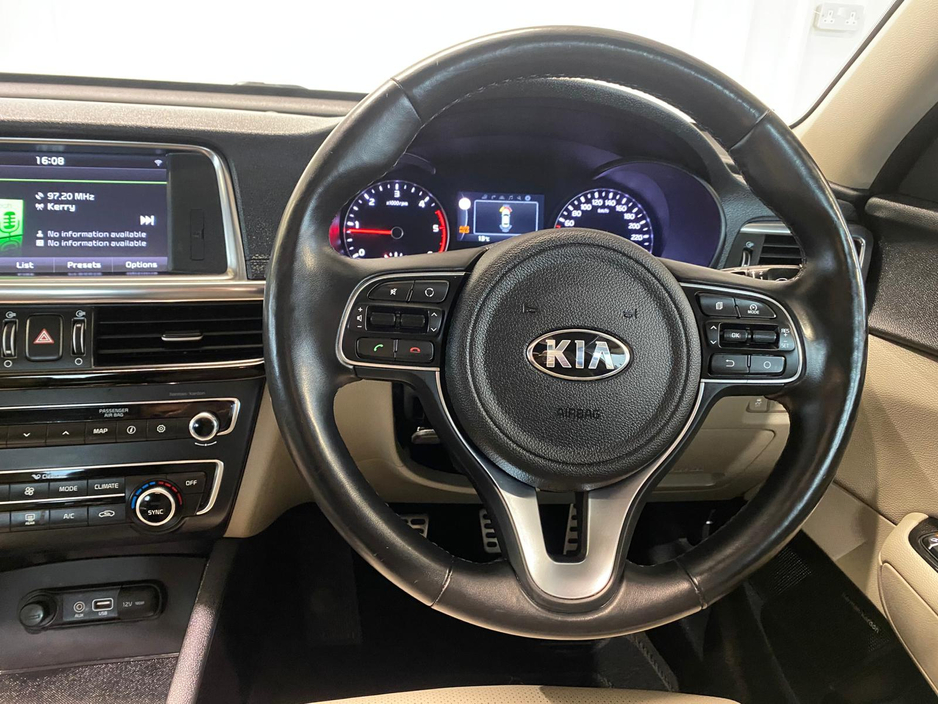 2016 Kia Optima - image 9