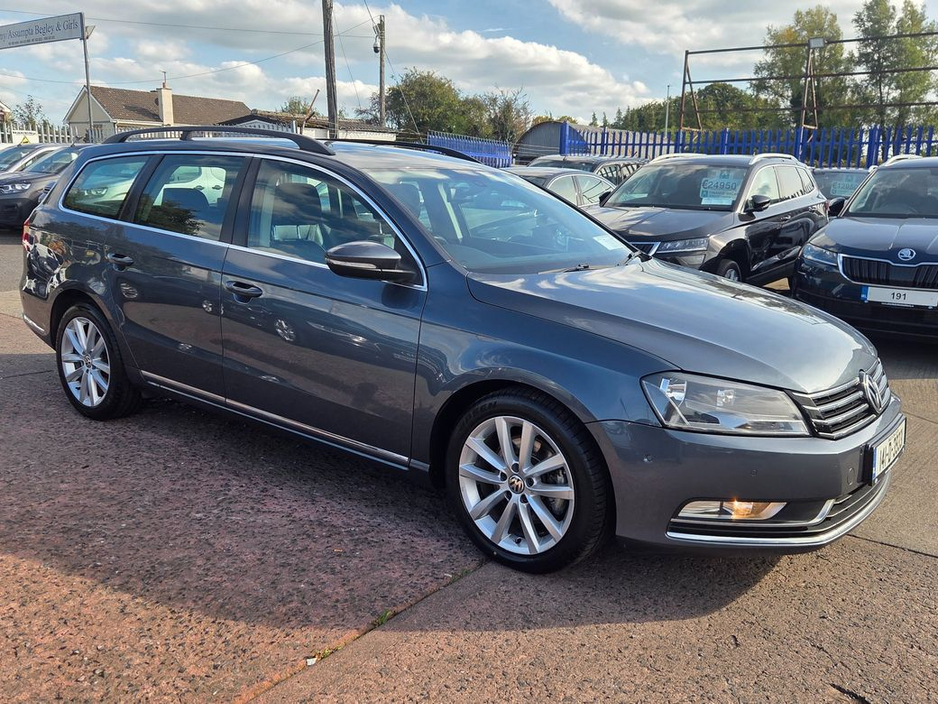 2014 Volkswagen Passat - image 2