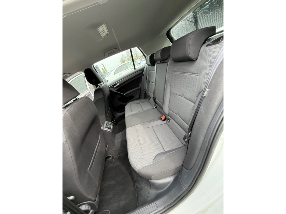 2013 Volkswagen Golf - image 15