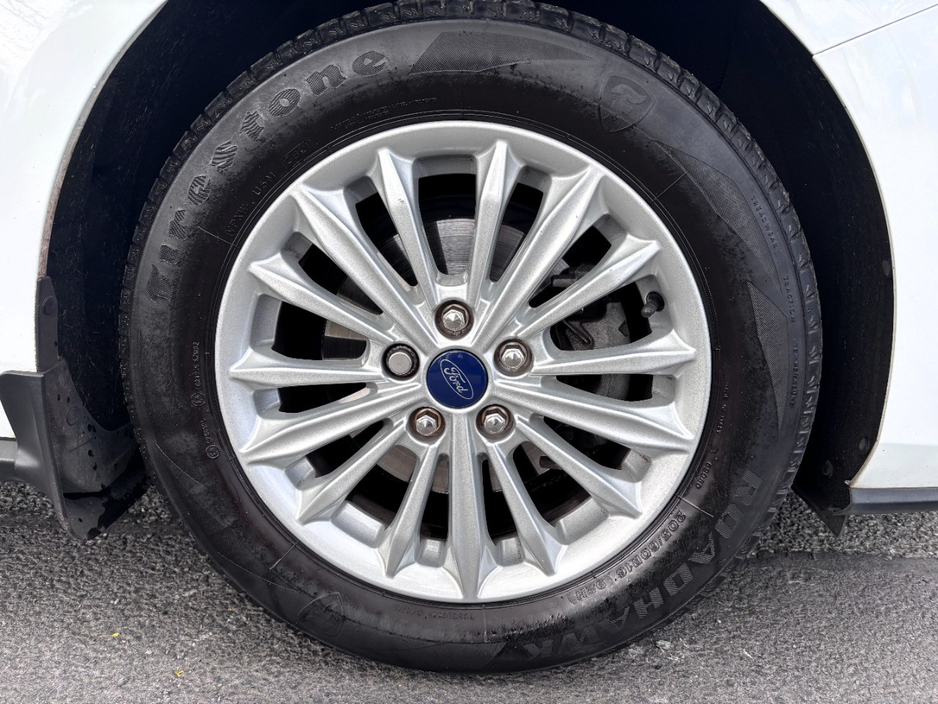 2019 Ford Focus - image 14