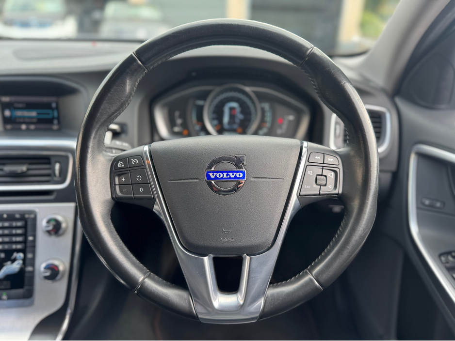2015 Volvo V60 D2 VOR PS 5DR AUTO €12,995