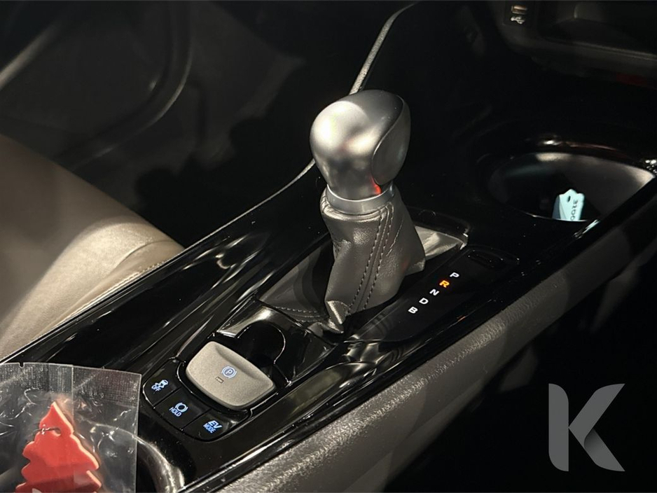 2020 Toyota C-HR - image 19